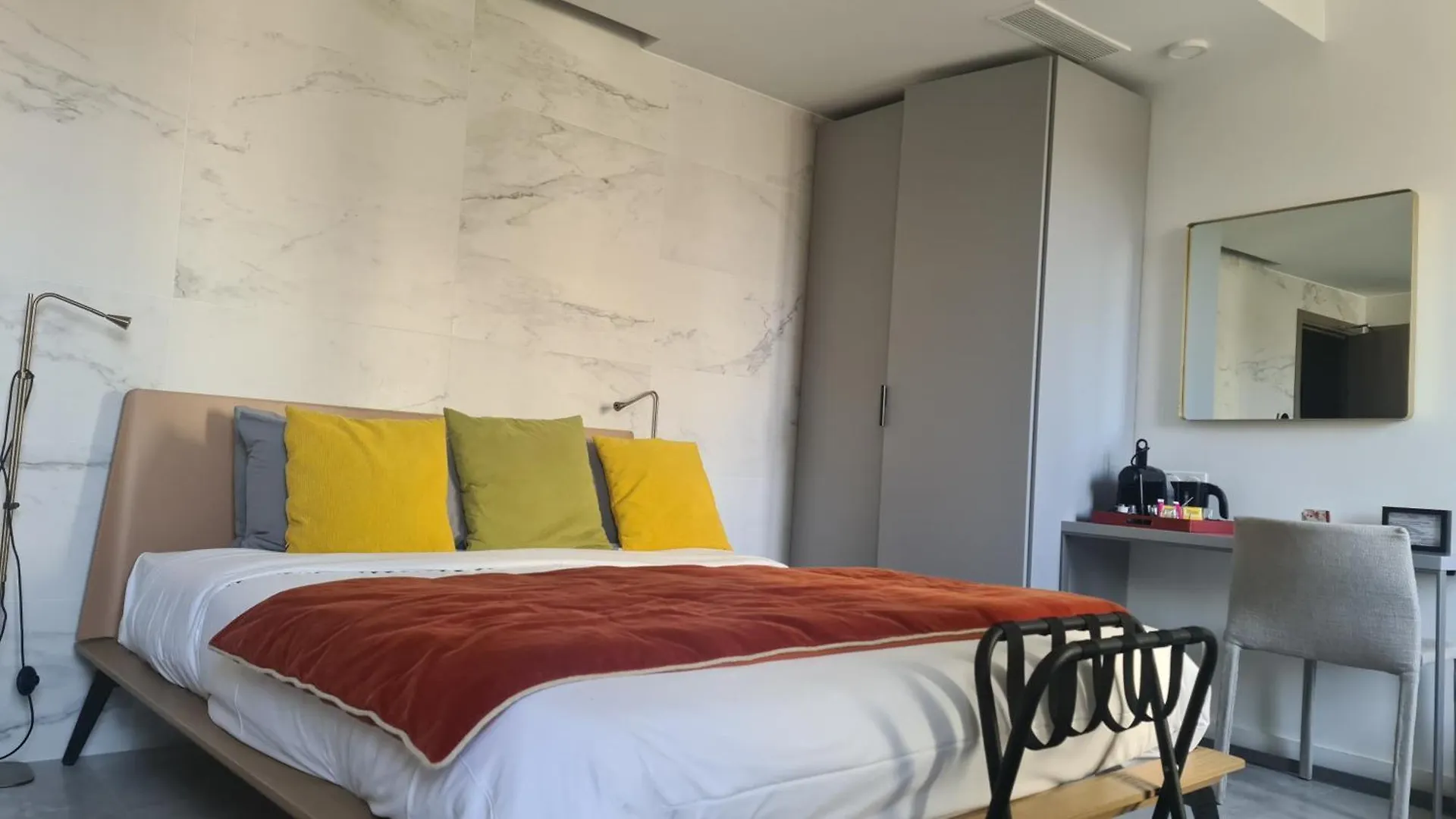 Hotel Le Petit Trianon Et Le Charme Des Suites Nice