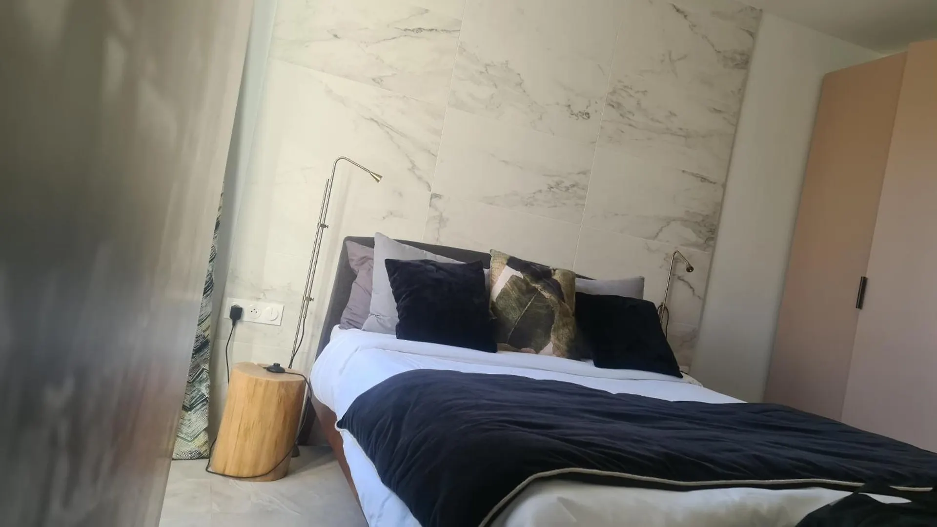 Hotel Le Petit Trianon Et Le Charme Des Suites Nice