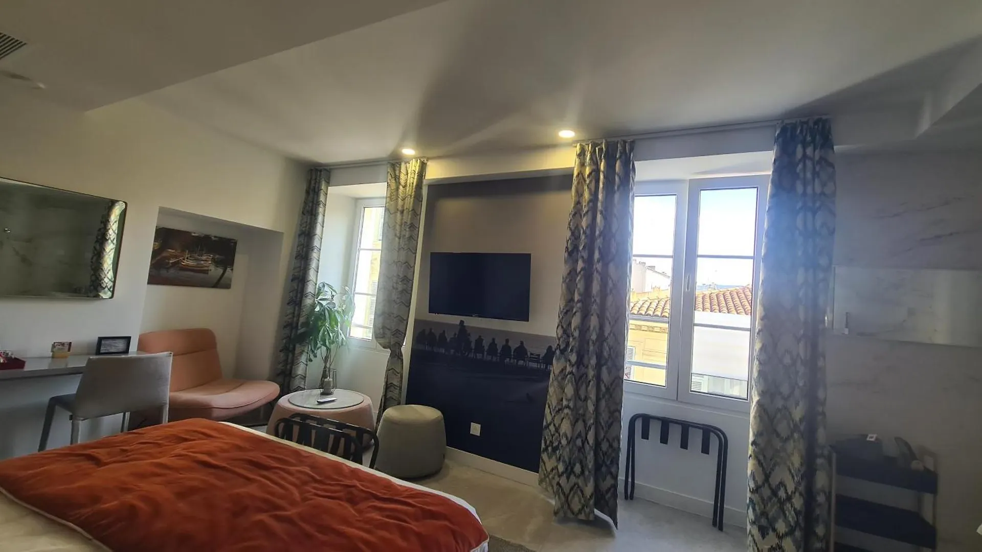 Le Petit Trianon Et Le Charme Des Suites Nice 2*,  Frankrijk