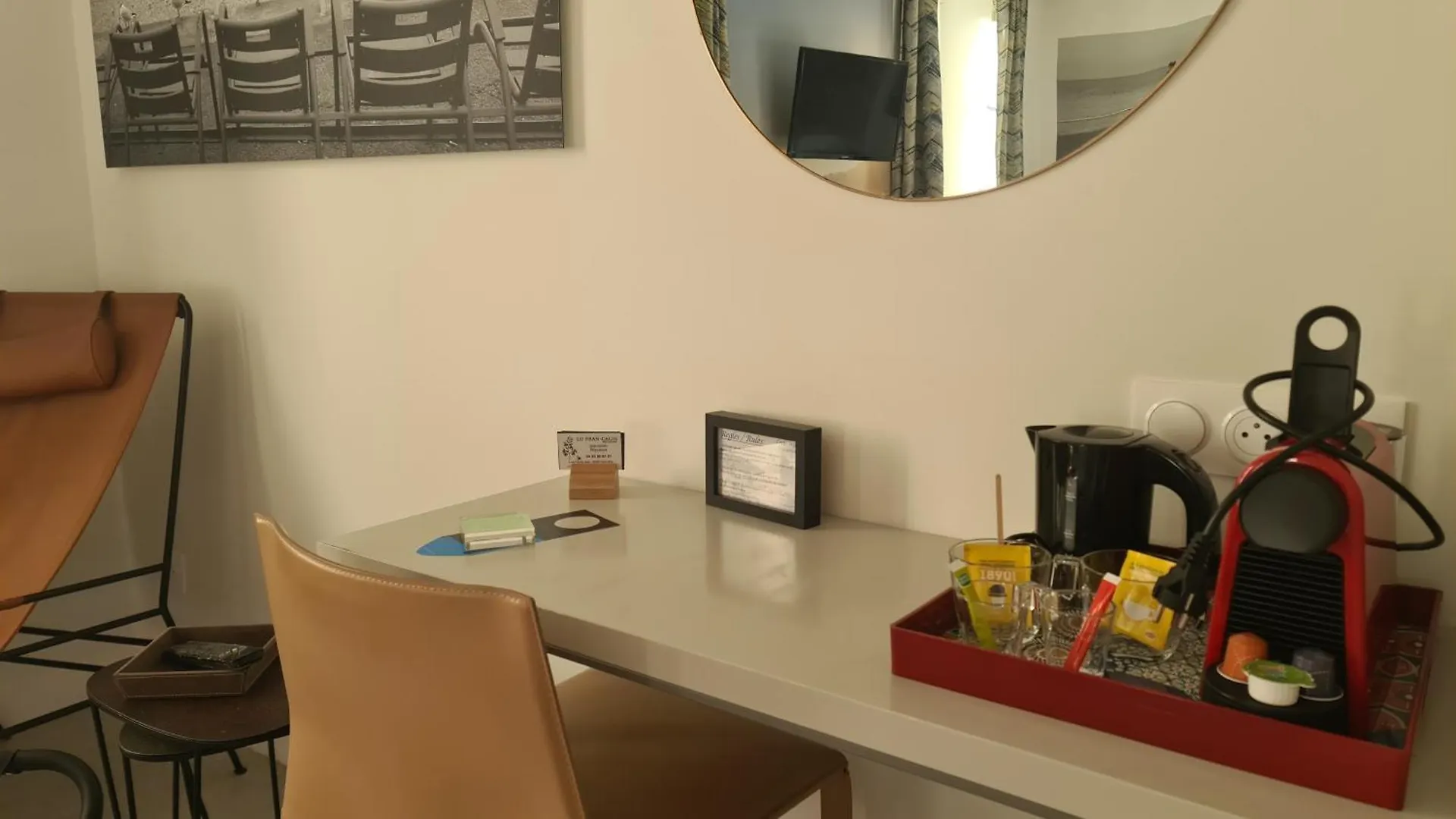Hotel Le Petit Trianon Et Le Charme Des Suites Nice