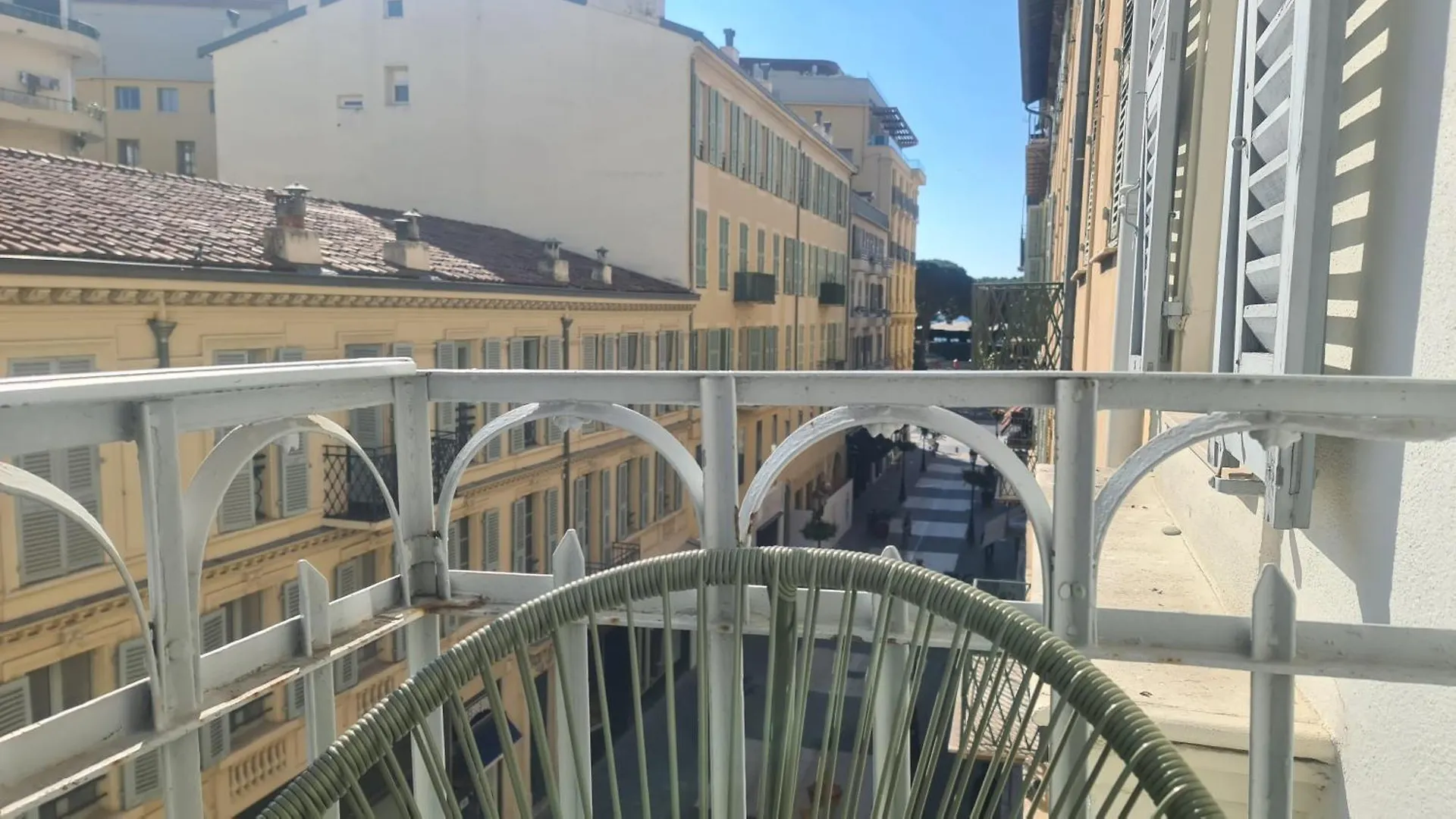 Hotel Le Petit Trianon Et Le Charme Des Suites Nice