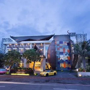 センス サンセット 4*, スミニャック インドネシア