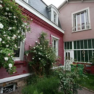 Bed & Breakfast La Maison Rouge Paris