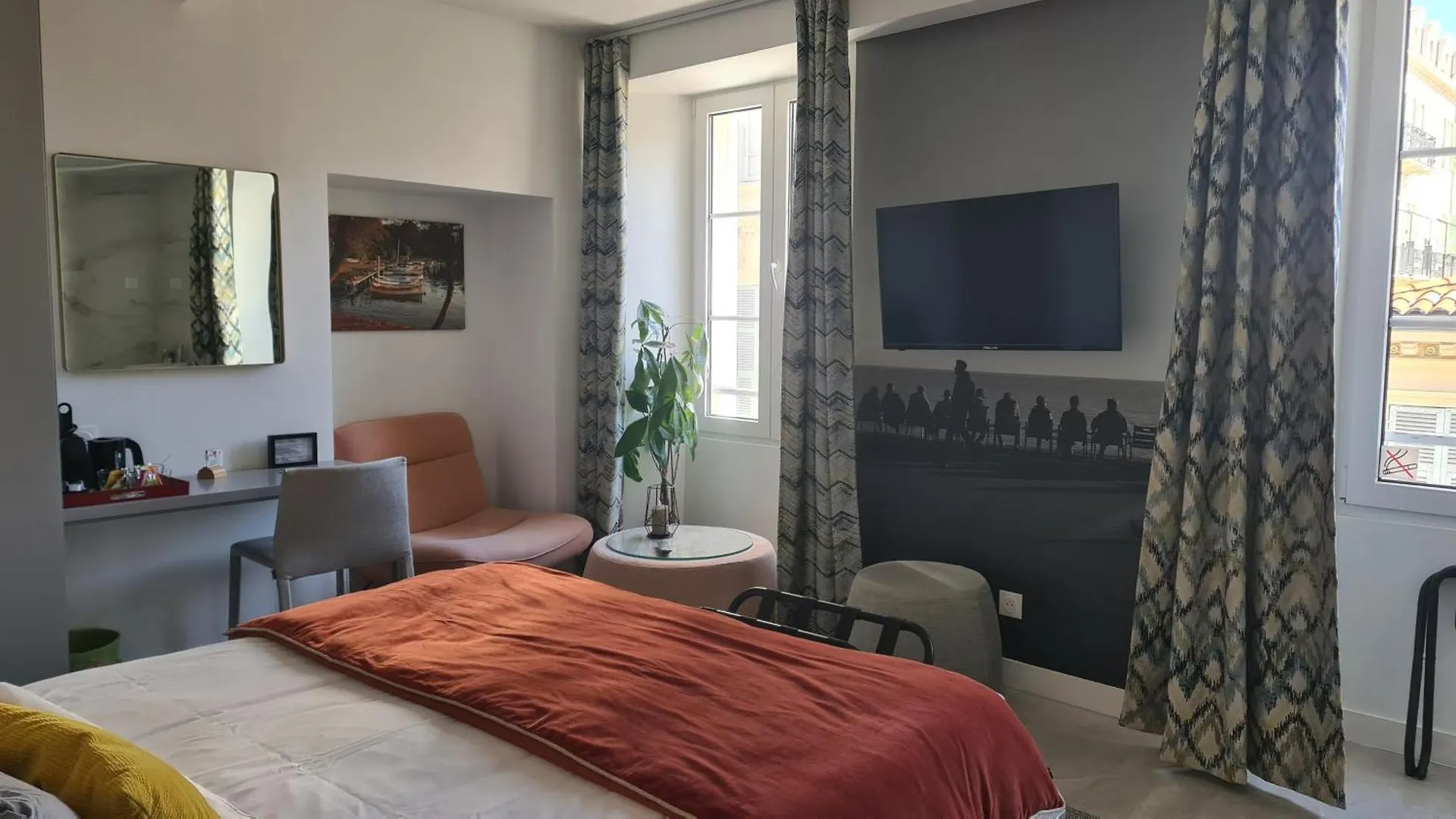 Le Petit Trianon Et Le Charme Des Suites Nice Hotel
