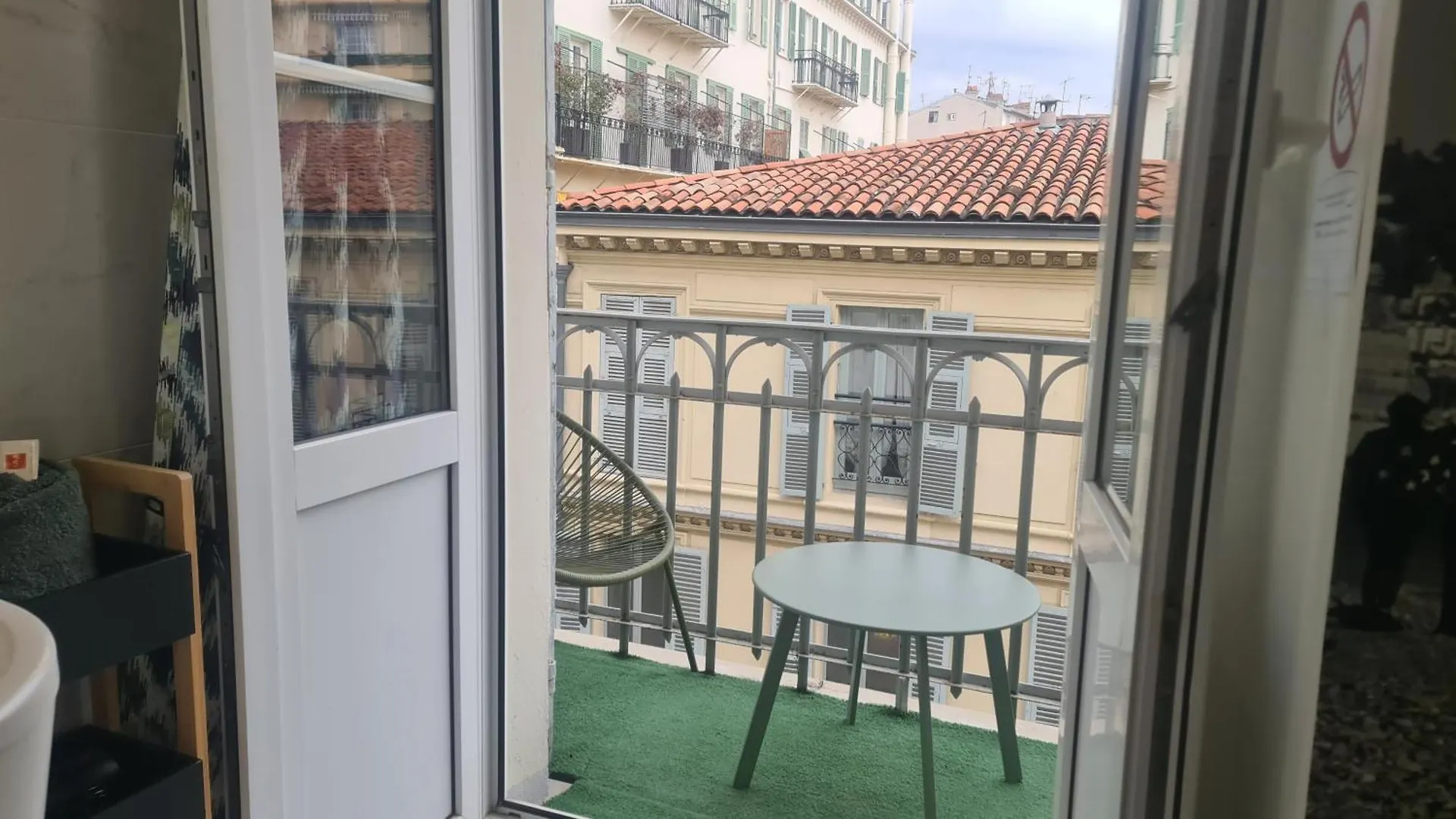 Le Petit Trianon Et Le Charme Des Suites Nice 2*,