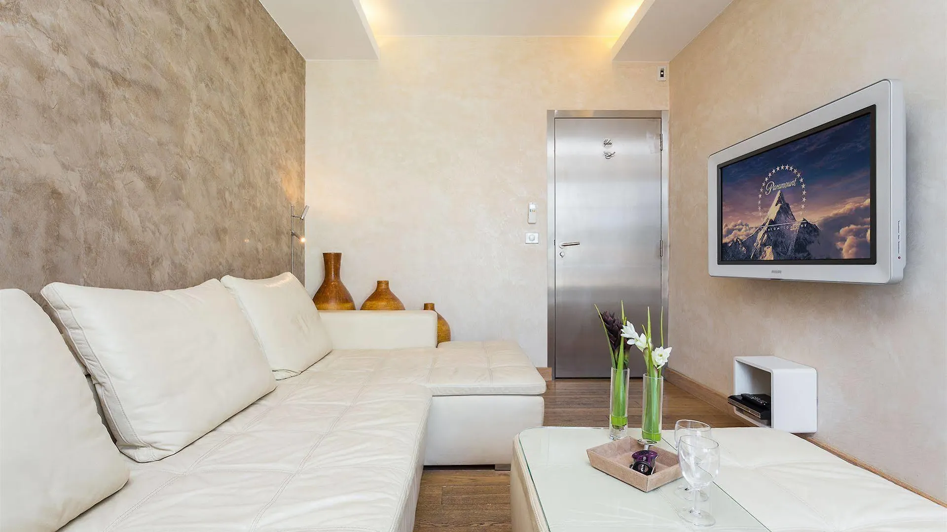 Le Petit Trianon Et Le Charme Des Suites Nice 2*,