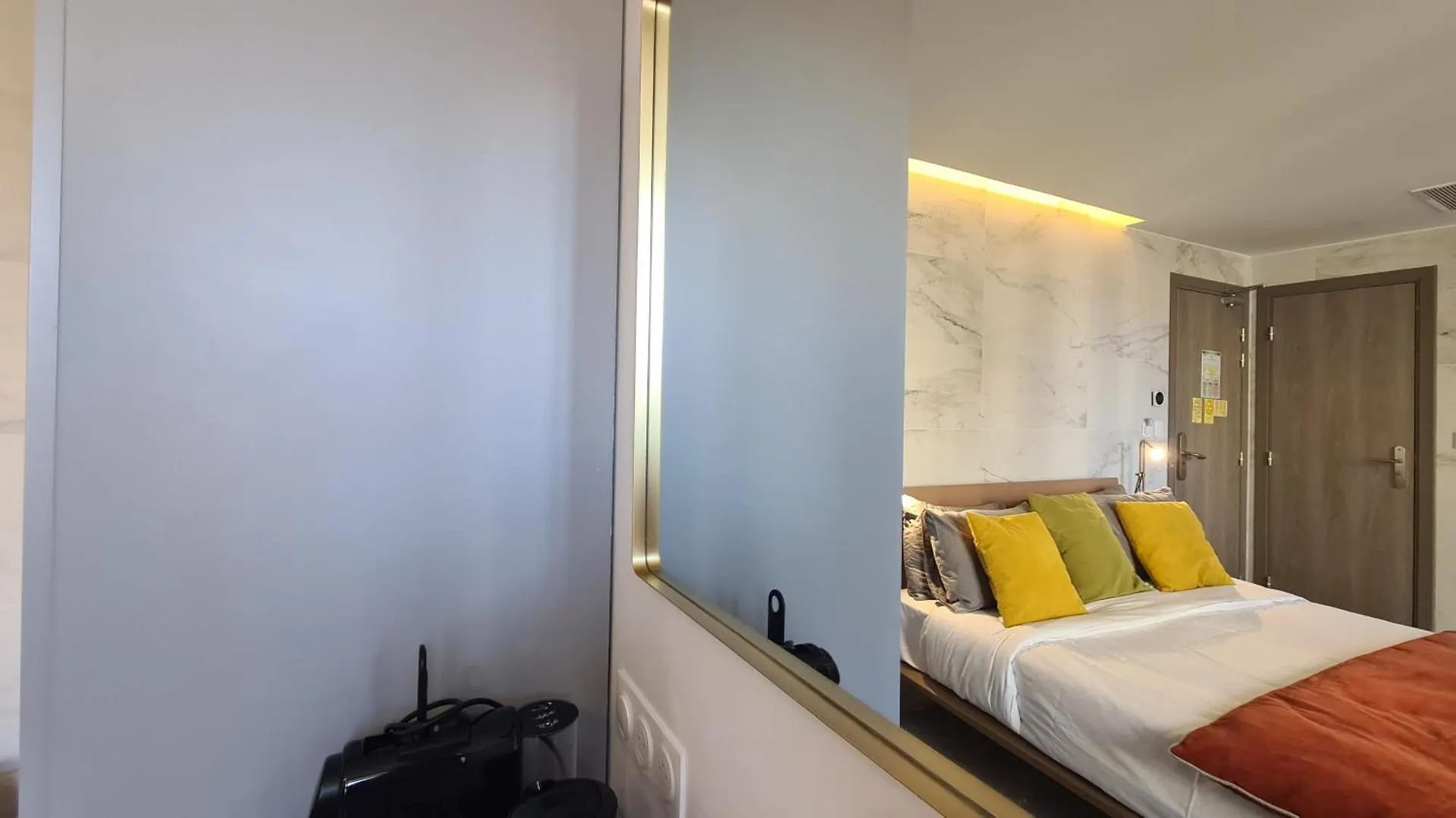 Le Petit Trianon Et Le Charme Des Suites Nice Hotel