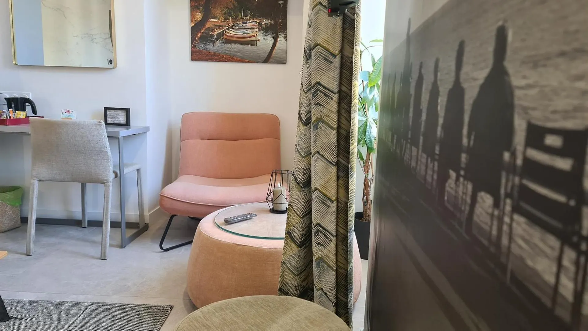 Le Petit Trianon Et Le Charme Des Suites Nice Hotel